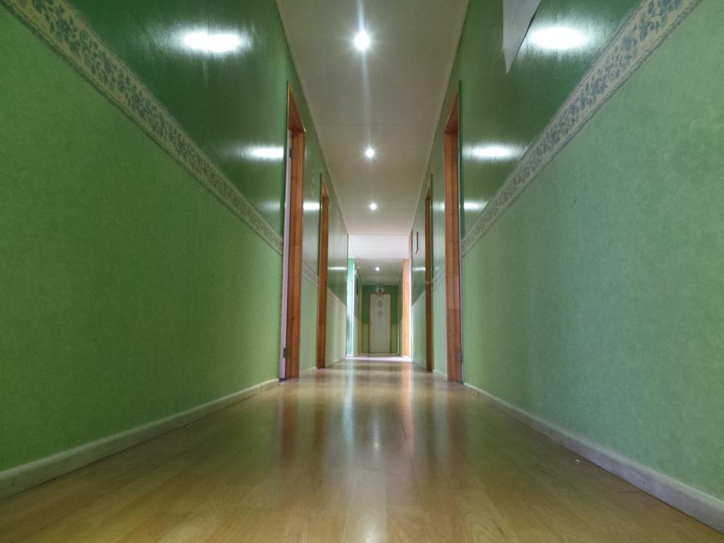 Hostal South Wind I Пуерто-Наталес Екстер'єр фото
