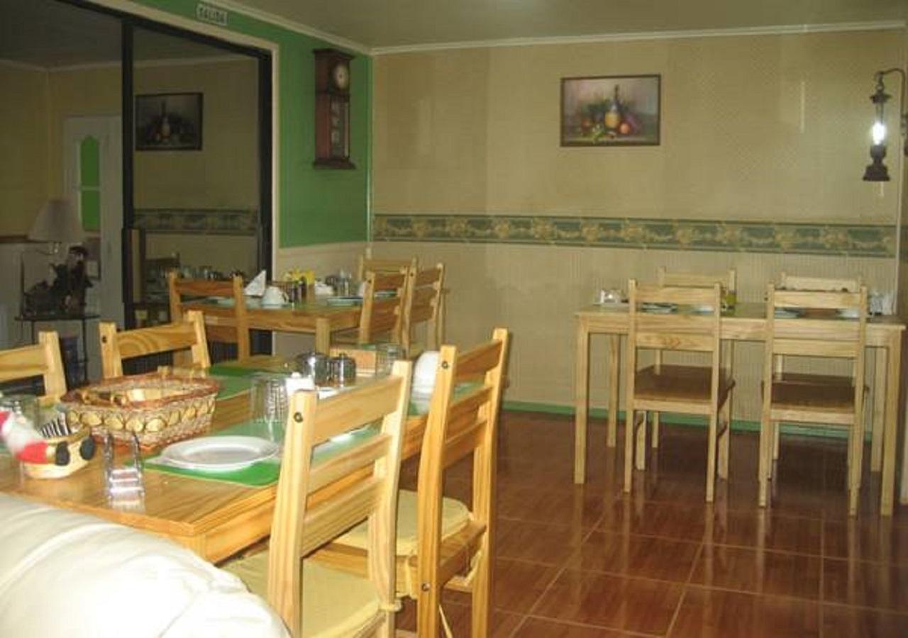 Hostal South Wind I Пуерто-Наталес Екстер'єр фото